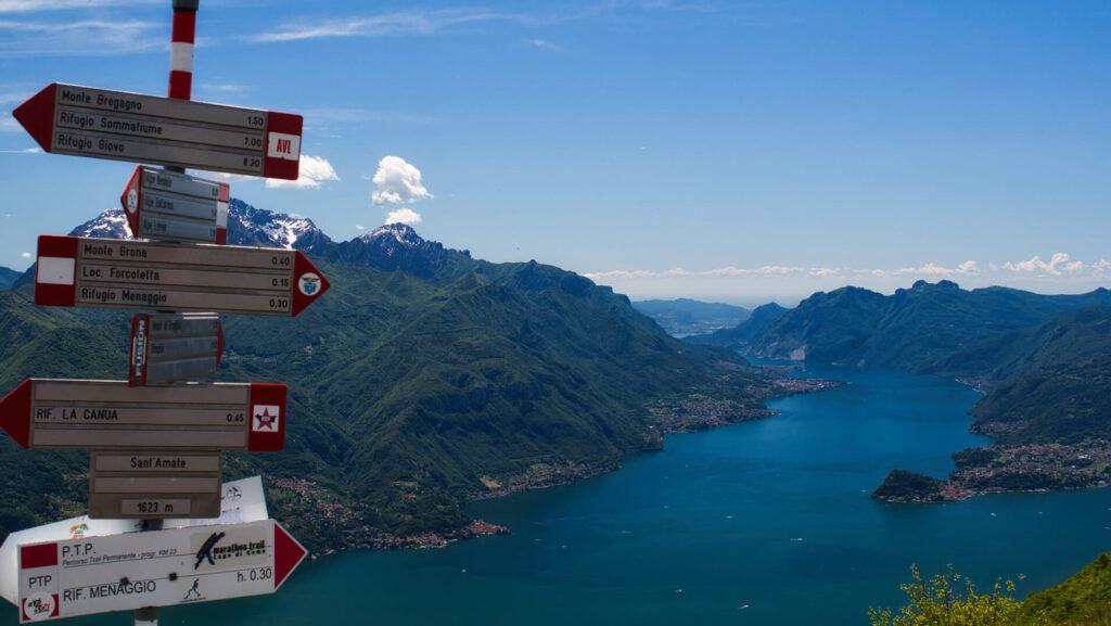Indicazioni cai con Bellagio, Lago e Grigne sullo sfondo