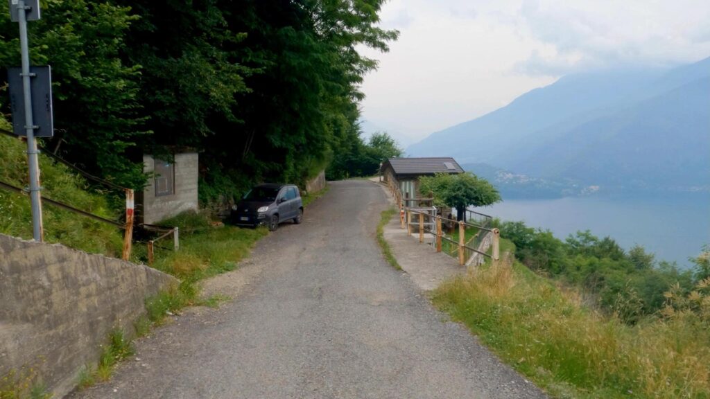 Sentiero in discesa per Chiesetta San Bernardo