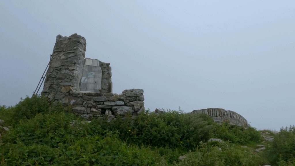 resti cappella alpini in cima al Monte Berlinghera