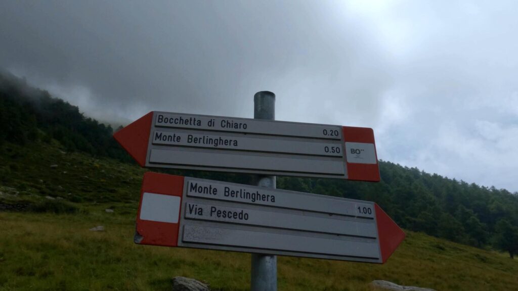 cartello cai con indicazioni Monte Berlinghera