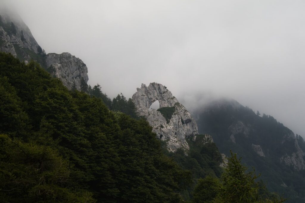 Porta di Prada con nuvole
