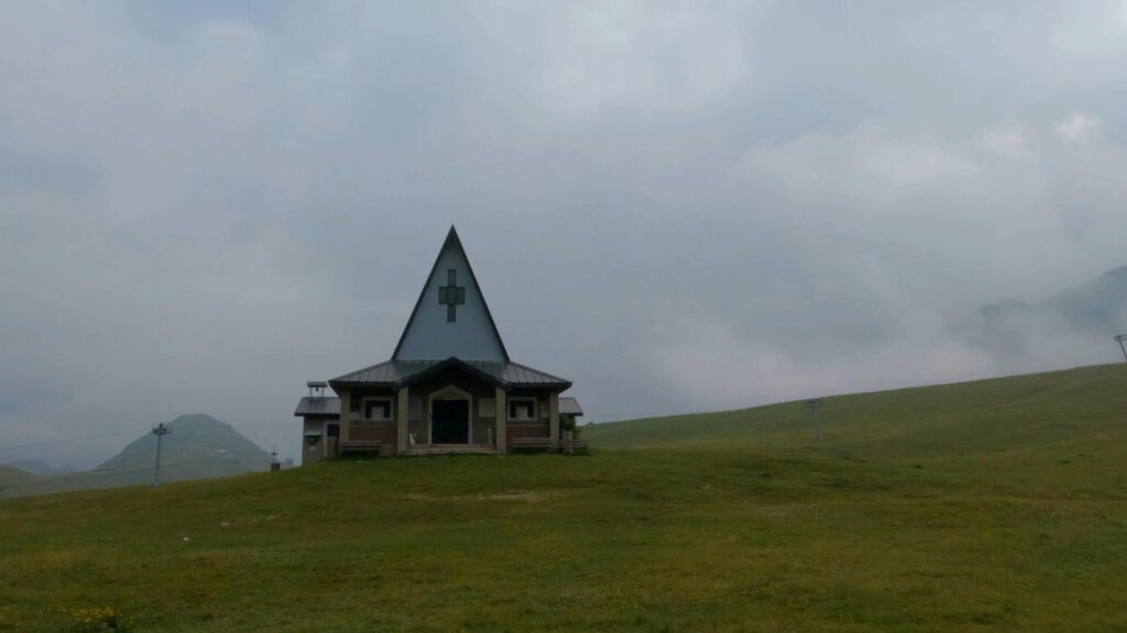 chiesetta sulle piste dei Piani di Bobbio