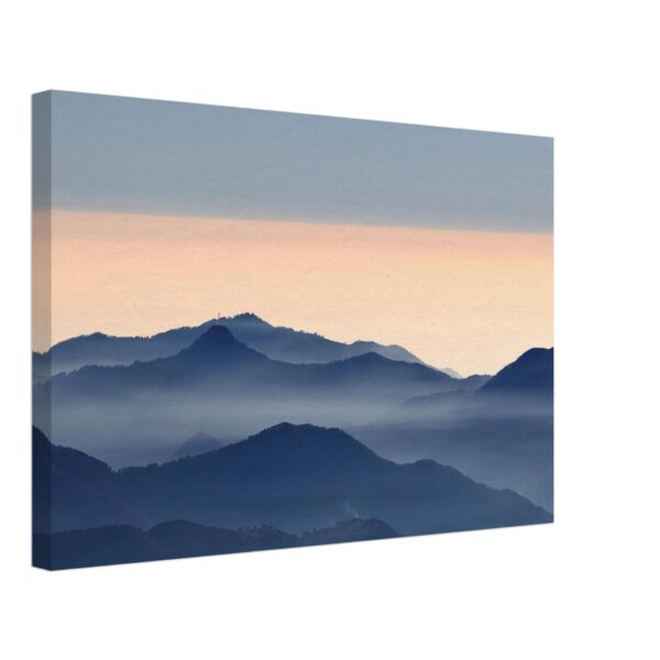 tela spessa montagne e foschia