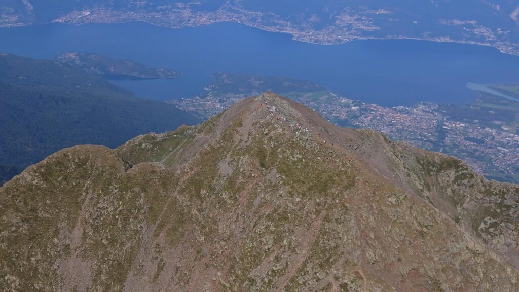 Vetta del Monte Legnone con panorama