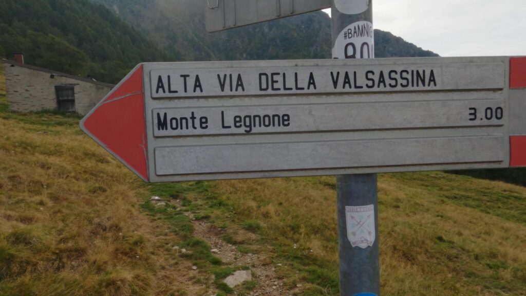 Indicazioni cartello Cai per il Monte Legnone