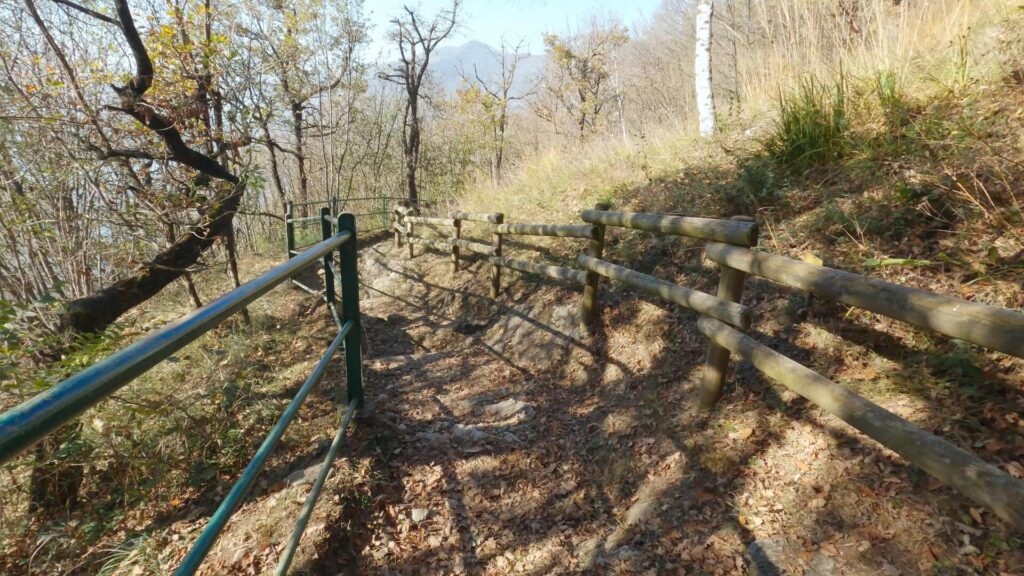 Sentiero in discesa dal Monte Barro