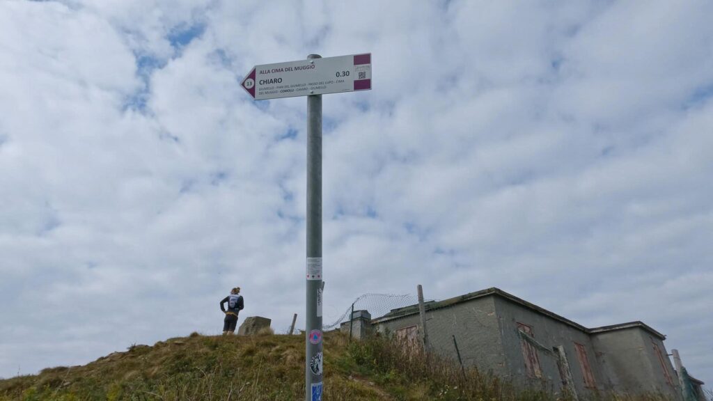 Cartello indicazioni Chiaro