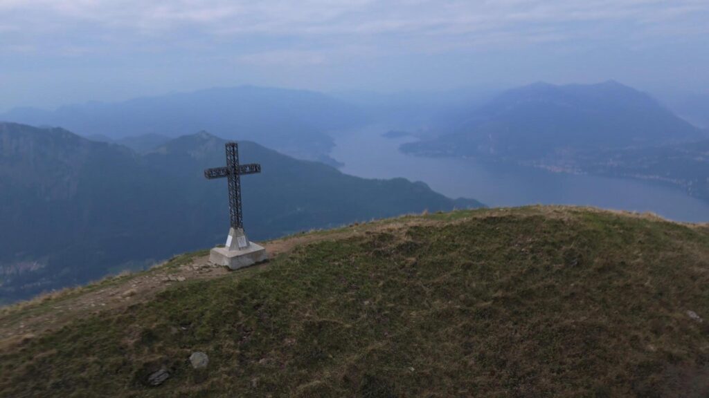 Croce monte Muggio e panorama lago