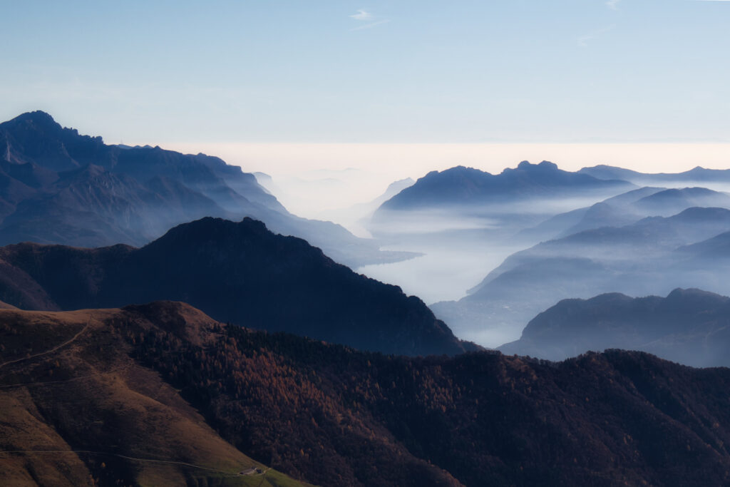 lago tra la nebbia stampa