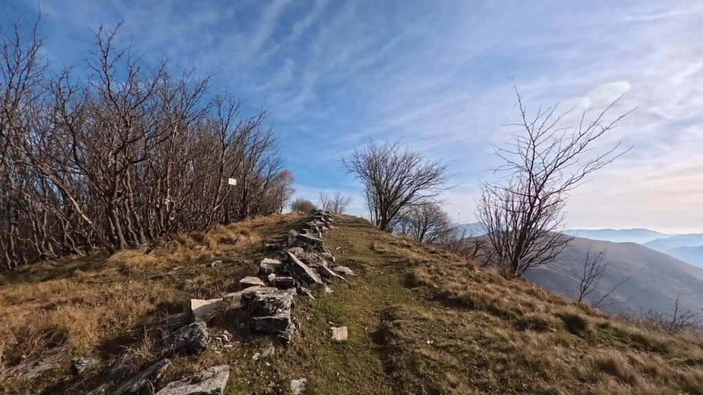 Verso il primo punto panoramico salita Monte Generoso