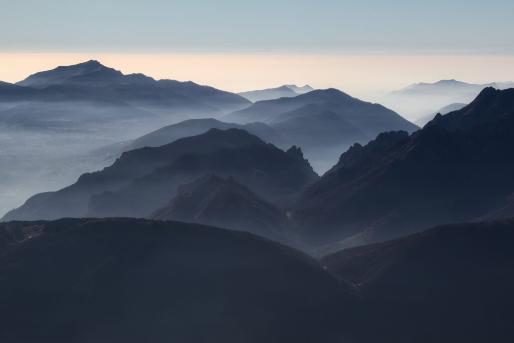 Cime tra foschia dal Pizzo di Gino_3