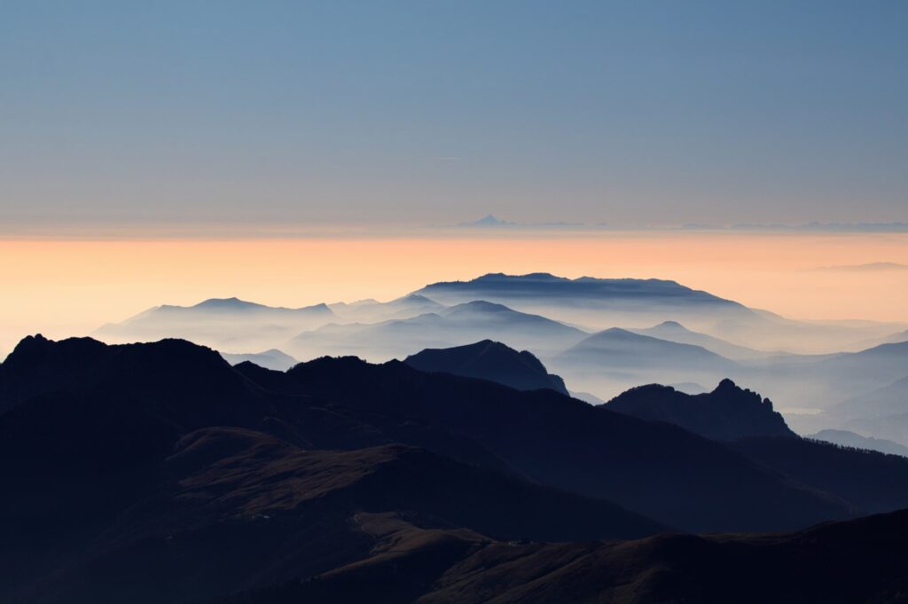Monviso tra foschia dal Pizzo di Gino