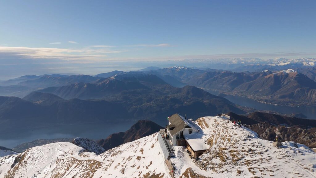 Vetta Grigna, Rifugio Brioschi e panorami