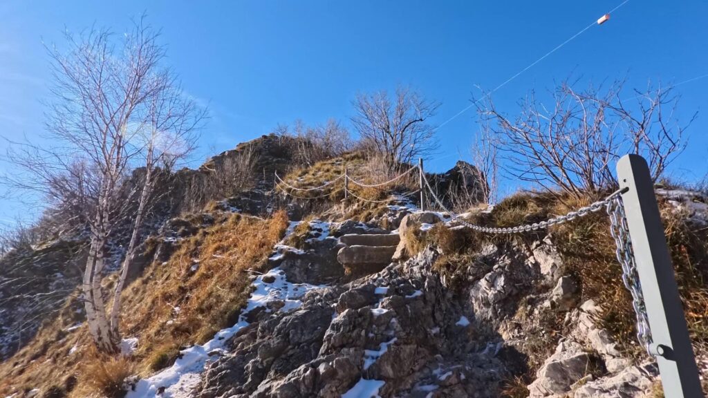 sentiero Magnodeno con catene