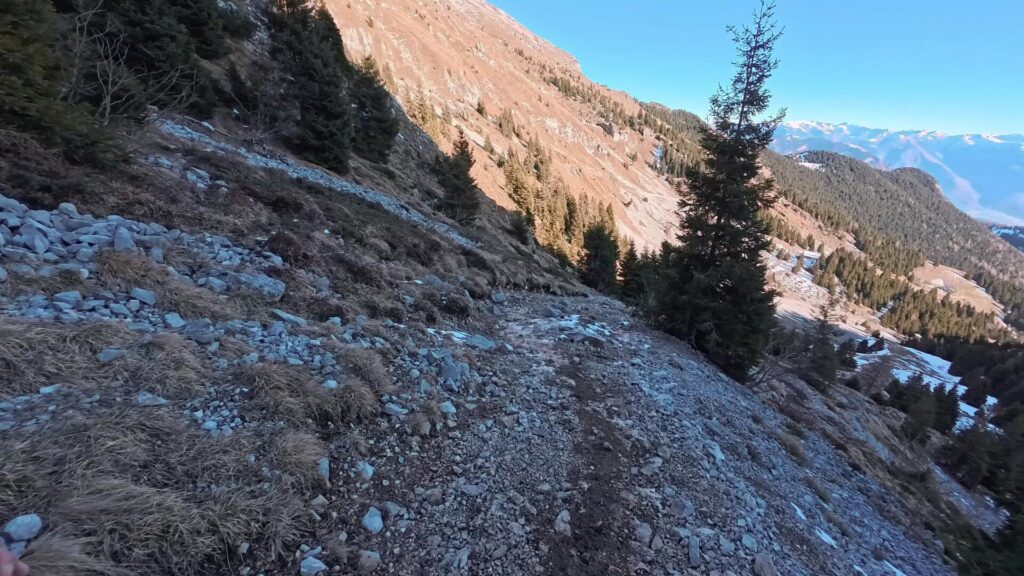 Sentiero di ritorno verso Rifugio Cassinelli