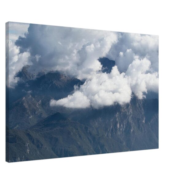 Tra le nuvole sottile