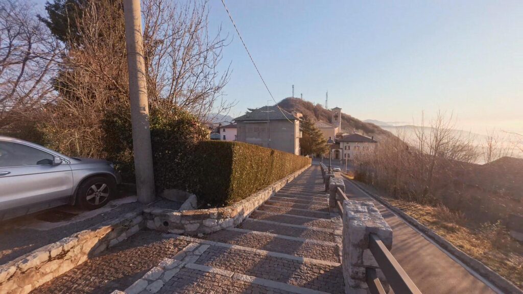 Parcheggio cimitero Roncola