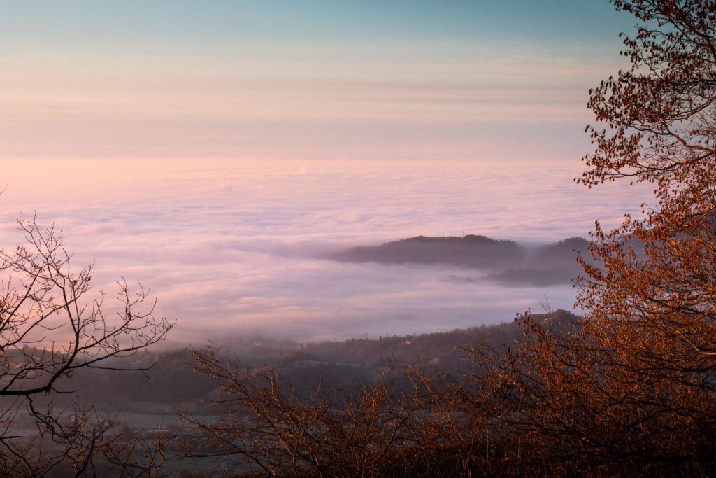 nuvole e panorami dalla salita del Monte Linzone