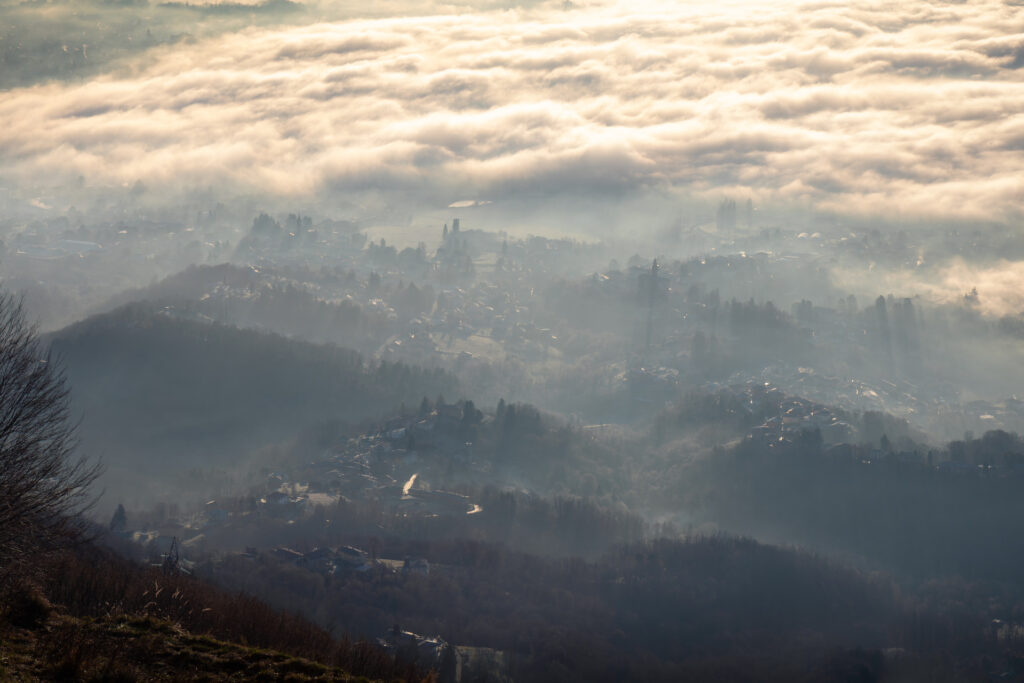 nuvole e panorami dalla salita del Monte Linzone
