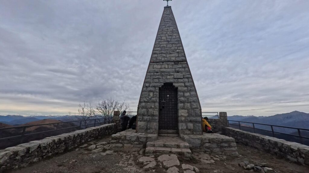 Monumento vetta Palanzone