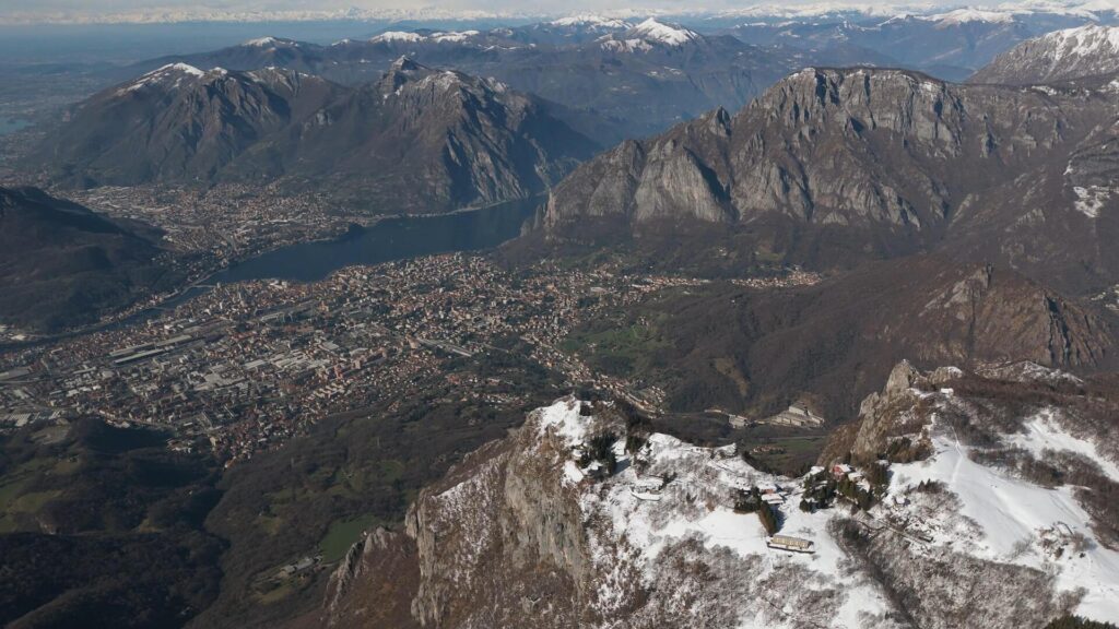 Panorami su Lecco e Lago di Como dalla vetta del Resegone
