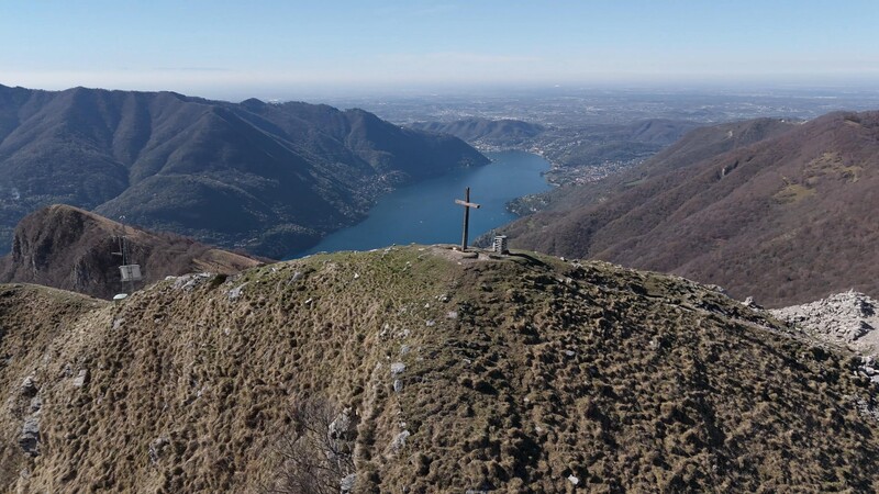 Croce di vetta del Coltignone e panorami