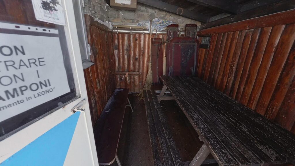 Interno Bivacco Mistri