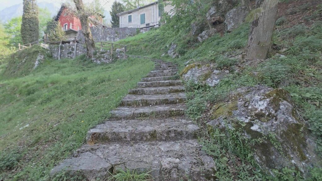 Sentiero per Rifugio Piazza