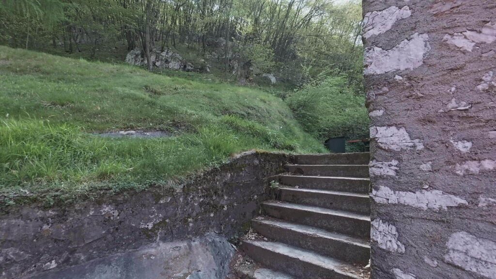 Sentiero per Crocione dietro Rifugio Piazza