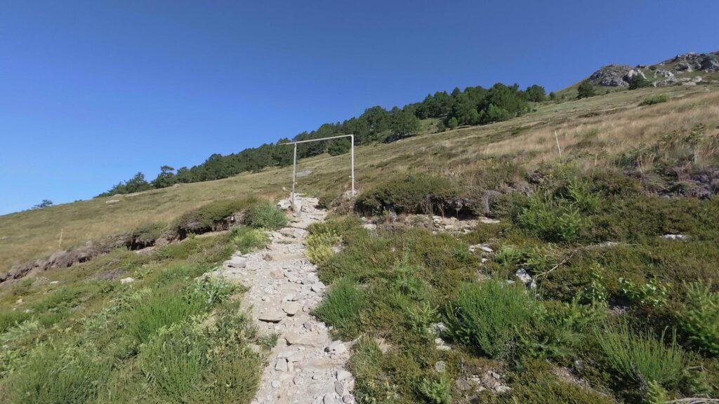 Sentiero per Sasso Bianco