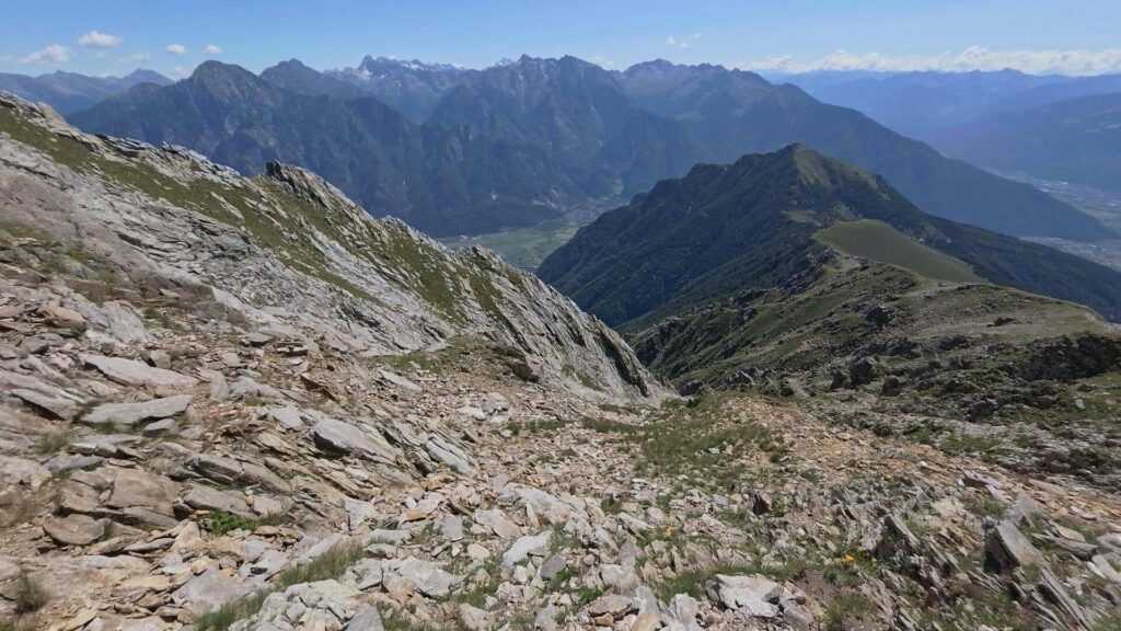 sentiero con sfasciumi per Sasso Bianco