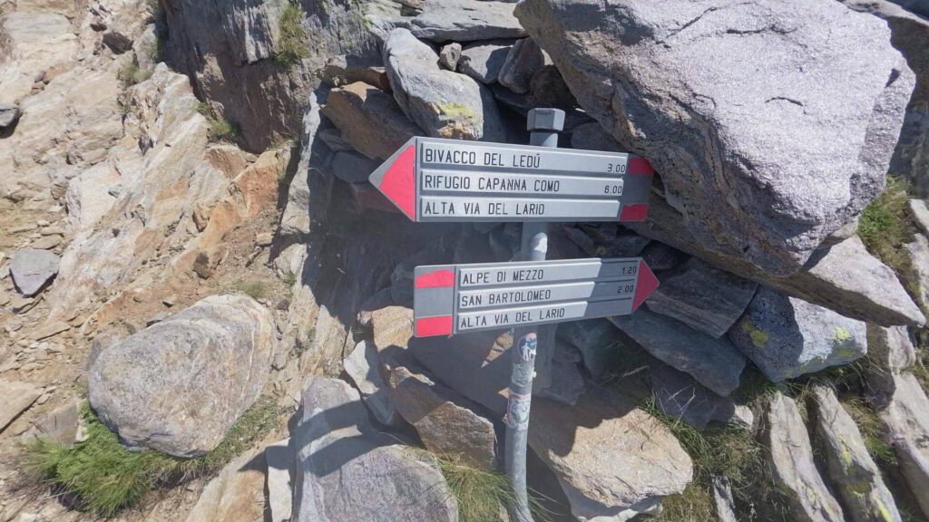 Indicazioni Alta Via dei Monti Lariani