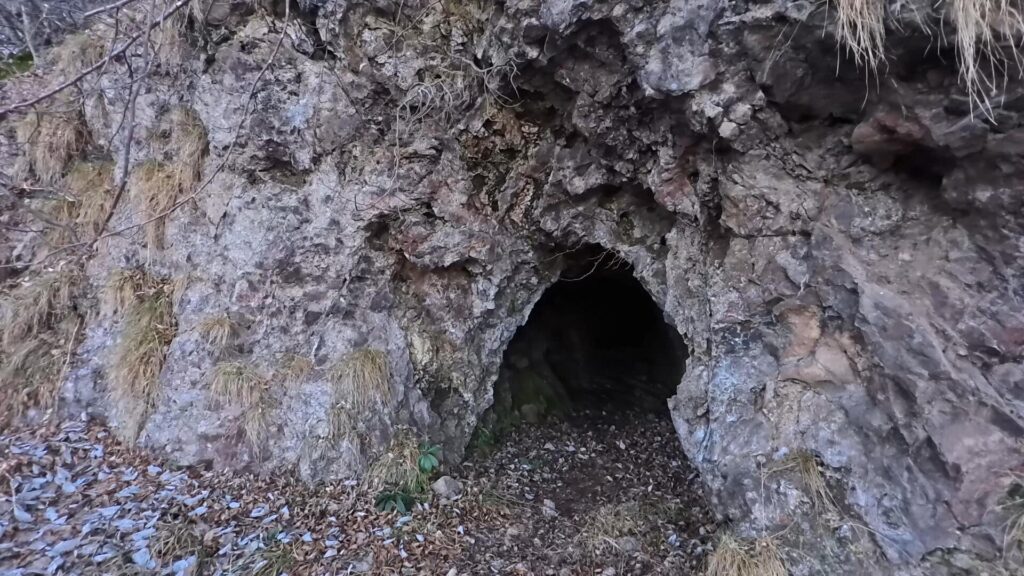 grotte sentiero Pizzi Parlasco
