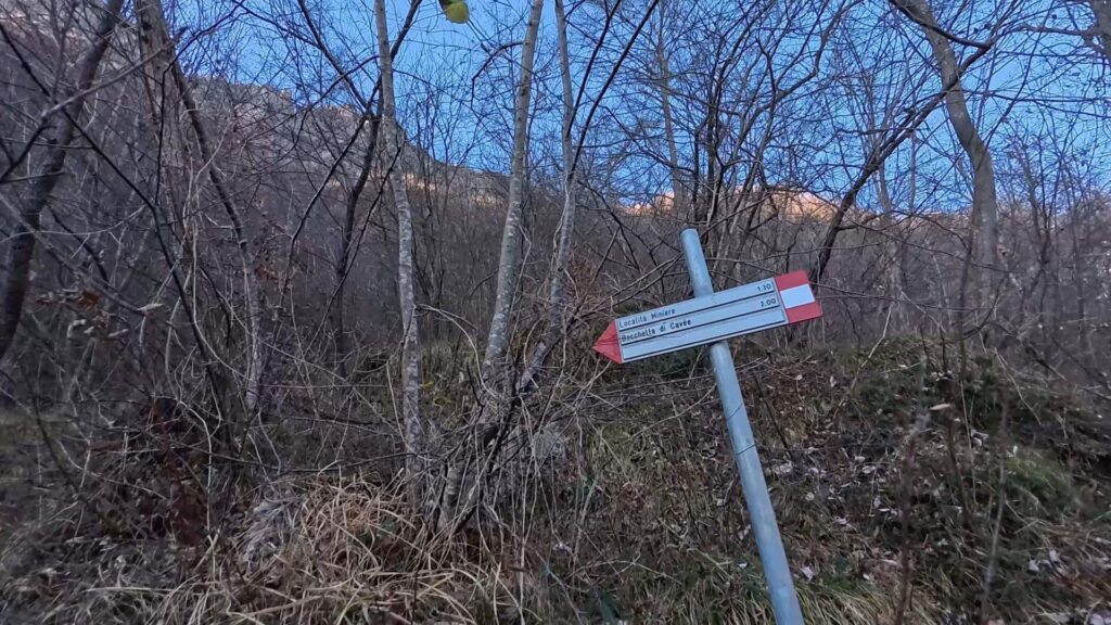 indicazione sentiero Pizzi di Parlasco