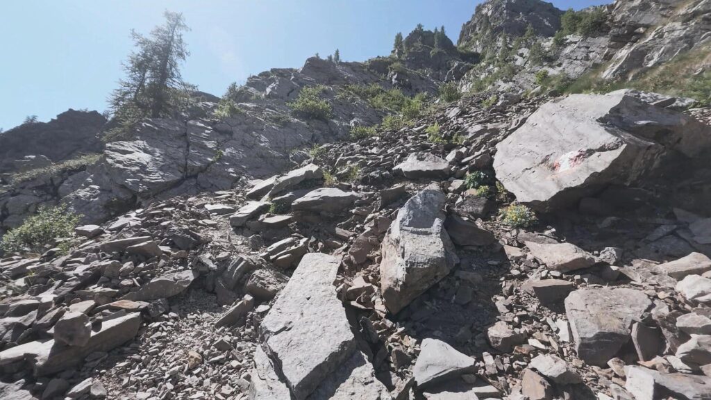 sentiero per Lago dell'Inferno