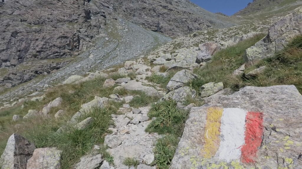 sentiero per Rifugio Carate