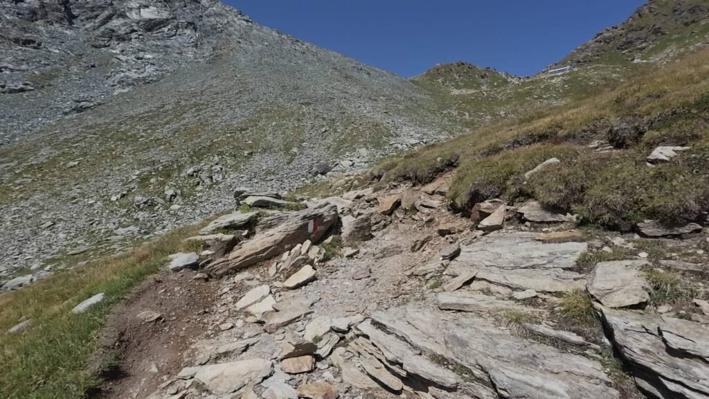 sentiero per Rifugio Carate
